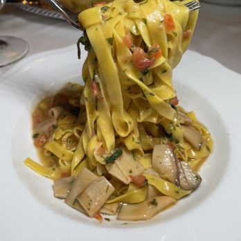 Carbone - Fettuccine con Funghi Instagram: nycgirlseat - Italian Near Me - New York, New York Carbone - Fettuccine con Funghi Instagram: nycgirlseat - Italian Near Me - New York, New York