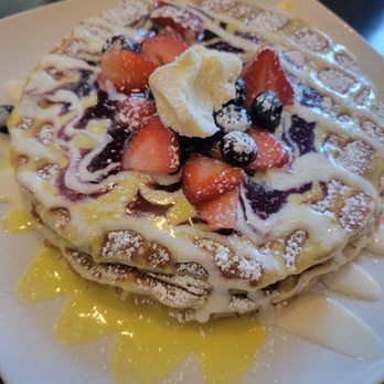 Avenue Brunch House - Very Berry omelette - Breakfast & Brunch Near Me - Dearborn, Michigan