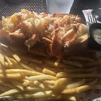 Lookout Tavern - Seafood Near Me - Oak Bluffs, Massachusetts