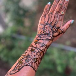 Henna By Nyx - Contemporary henna piece!
