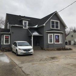 Liquor Haus - Baldwin - This liquor store looks like someone's house.