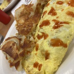 Omelette with hot sauce and hash browns Omelette with hot sauce and hash browns
