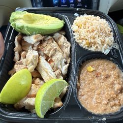Restaurant Tecalitlan - Grilled chicken advocado, limón , rice and beans