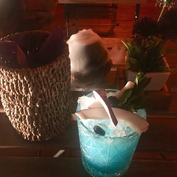 Moai Tiki Bar - Coconut volcano - Tiki Bars Near Me - Pompei, NA