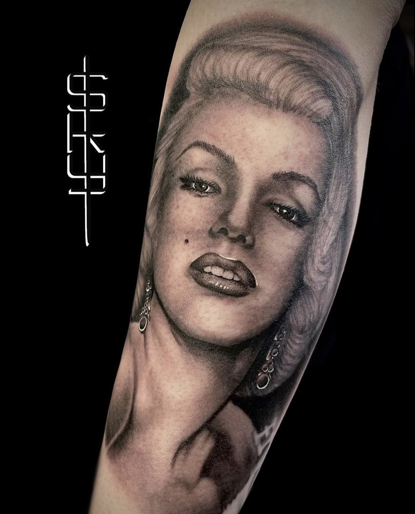 Skyline Tattoo Logo