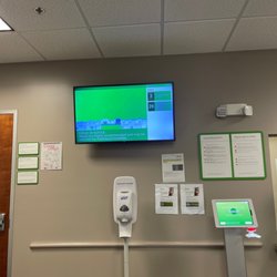 Quest Diagnostics - 2 people working, 25 people w appointments over an hour and a half late. Shame