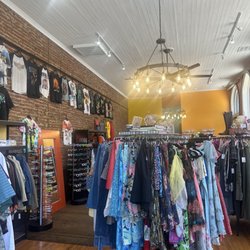 Show Pony Vintage - Inside store