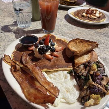 Gallo Blanco - sampler platter w fruta pancake, egg whites, and veggies; bloody mary - Mexican Near Me - Phoenix, Arizona