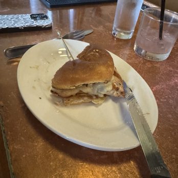 Parkside Hyde Park Food+Drink - Chicken sandwich - New American Near Me - Cincinnati, Ohio