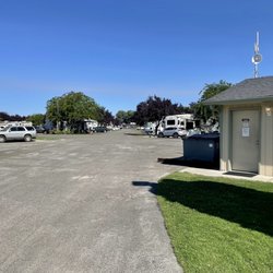 Suntides Rv Park - Bathrooms and laundry room