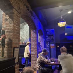 The Fainting Goat Pub - Come for the entertainment stay to be disappointed by the service and food
