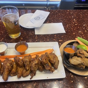 La Cage - Ailes 911 et sel et poivre - Sports Bars Near Me - Laval, Quebec