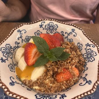 Queens Breakfast Cocktails - Cocktail Bars Near Me - Calgary, Alberta
