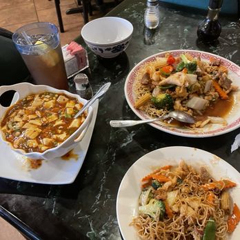 Dai Tung - Eating soup in a bowl looks very unsightly and you don't want to eat it. - Chinese Near Me - McAllen, Texas Dai Tung - Eating soup in a bowl looks very unsightly and you don't want to eat it. - Chinese Near Me - McAllen, Texas