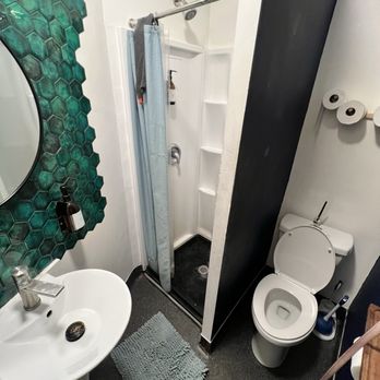 ITH Mission Beach Backpacker Hostel - Bathroom with shower attached - Hostels Near Me - San Diego, California ITH Mission Beach Backpacker Hostel - Bathroom with shower attached - Hostels Near Me - San Diego, California