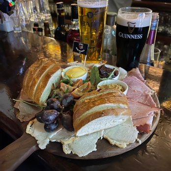 The Temple Bar - Meat and cheese board - Pubs Near Me - Dublin, D