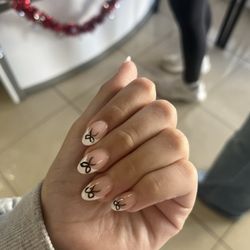 Posh Nail Bar - Nails with bow