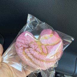 "Half purple half pink" concha