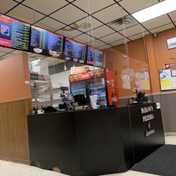 Paisano's Pizza - Inside