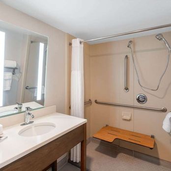 Wingate By Wyndham Mobile - Guest room bath - Hotels Near Me - Mobile, Alabama Wingate By Wyndham Mobile - Guest room bath - Hotels Near Me - Mobile, Alabama
