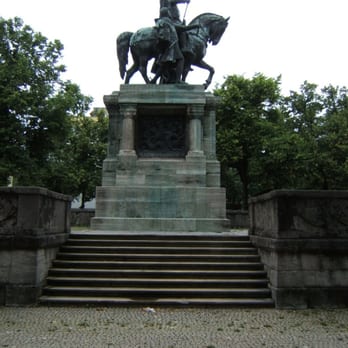 Kaiser-Ludwig-Platz - Landmarks & Historical Buildings Near Me - Munich, BY