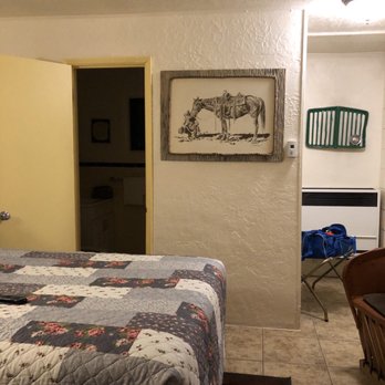 Silver Saddle Motel - Small, double queen bed room, cute & neat - Hotels Near Me - Santa Fe, New Mexico Silver Saddle Motel - Small, double queen bed room, cute & neat - Hotels Near Me - Santa Fe, New Mexico