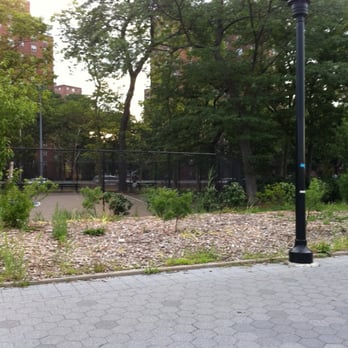East River Park - Parks Near Me - New York, New York East River Park - Parks Near Me - New York, New York