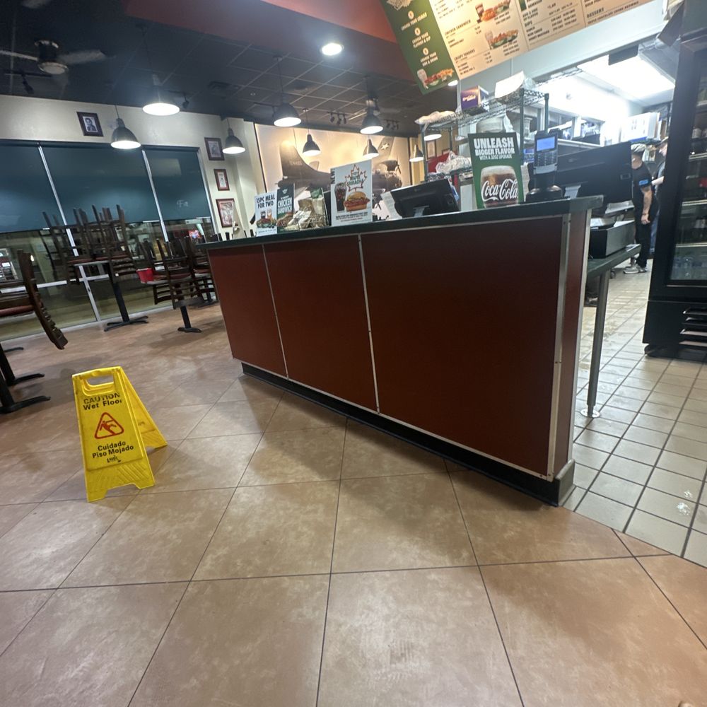 the inside of a fast food restaurant
