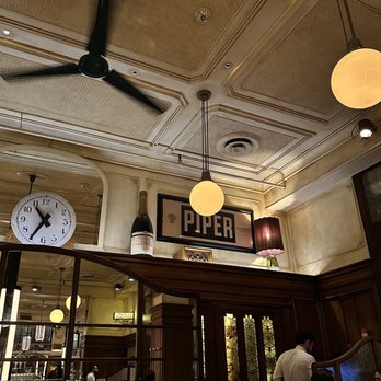 Le Diplomate - Dining room - Brasseries Near Me - Washington, DC, District of Columbia