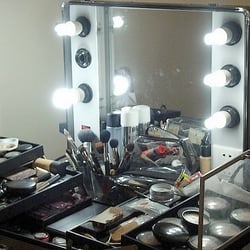 Makeup by Pong Niu - Her tool kit