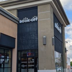 BOOKOFF Lakewood Center Mall Store - Exterior