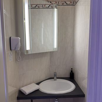 Hôtel de Nice - Hotels Near Me - Paris, 75