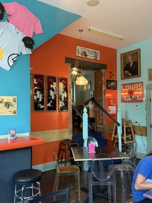 Lona's Lil Eats by null