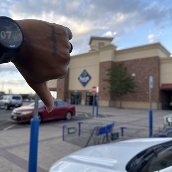Sam's Club - a thumbs down in the parking lot of this unhelpful business. - Tires Near Me - Aurora, Colorado