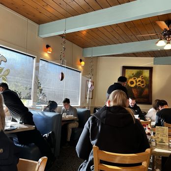 Jeffrey's Hillside Cafe - Interior - Breakfast & Brunch Near Me - Santa Rosa, California