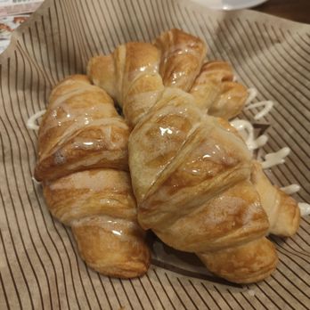 Cheddar's Scratch Kitchen - Croissants - American Near Me - The Colony, Texas