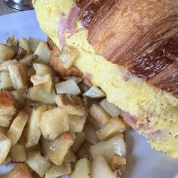 Ham and cheese egg sandwich with home-fries Ham and cheese egg sandwich with home-fries