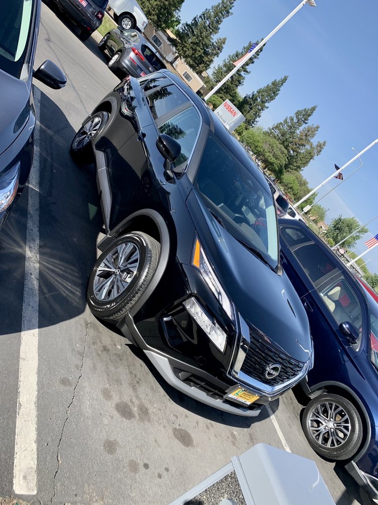 LITHIA NISSAN OF CLOVIS 145 Photos & 303 Reviews 370 W Herndon Ave, Clovis, California Car