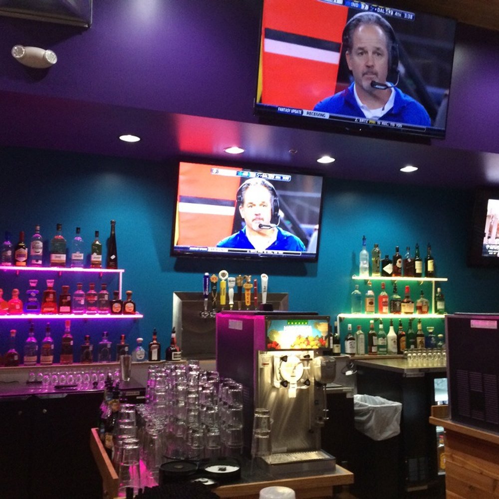 Serranos - Full bar with 13 flat screens for the sports fanatics - Tex-Mex Near Me - Cedar Park, Texas Serranos - Full bar with 13 flat screens for the sports fanatics - Tex-Mex Near Me - Cedar Park, Texas