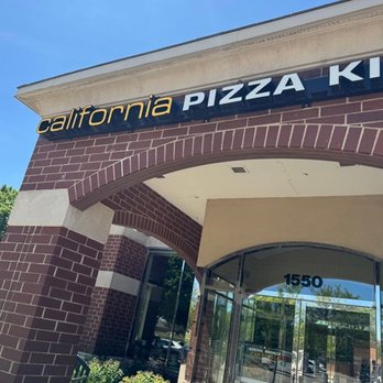 California Pizza Kitchen - Pizza Near Me - Schaumburg, Illinois