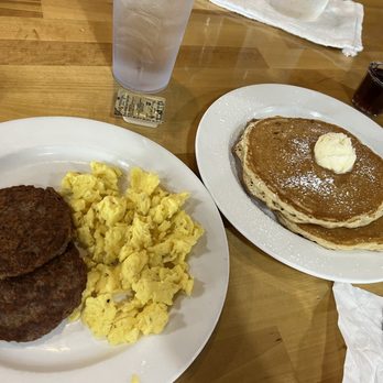 Breakfast Barn and Lunch House - Breakfast & Brunch Near Me - Cedar Rapids, Iowa