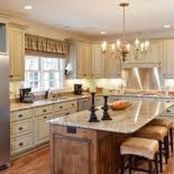 Ricky Smith Construction - a large kitchen with a center island - General Contractors Near Me - Athens, Alabama Ricky Smith Construction - a large kitchen with a center island - General Contractors Near Me - Athens, Alabama