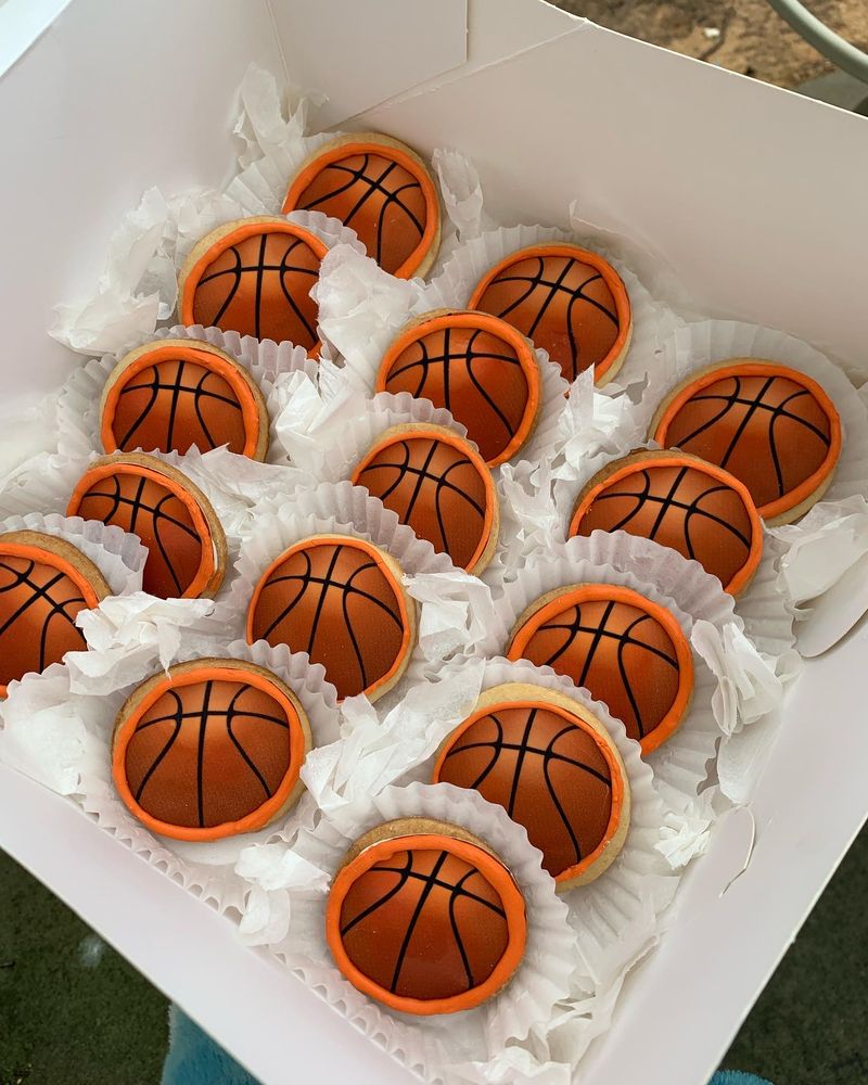 Kharee's Kakes And More Logo