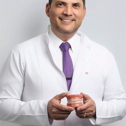 Piero Palacios, MDS DDS - Gentle Braces - Orthodontist Dr. Piero Palacios demonstrating braces treatment at Gentle Braces