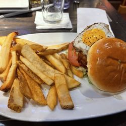 Red Robin Gourmet Burgers and Brews - Royal Red Robin®