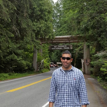 Discover Nature - Entrance to the park. - Tours Near Me