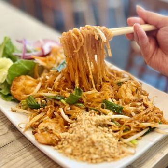 Mr Noodle - Shrimp pad Thai - Thai Near Me - Los Angeles, California Mr Noodle - Shrimp pad Thai - Thai Near Me - Los Angeles, California