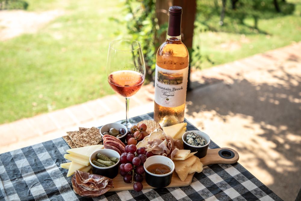 Mountain Brook Vineyards Logo