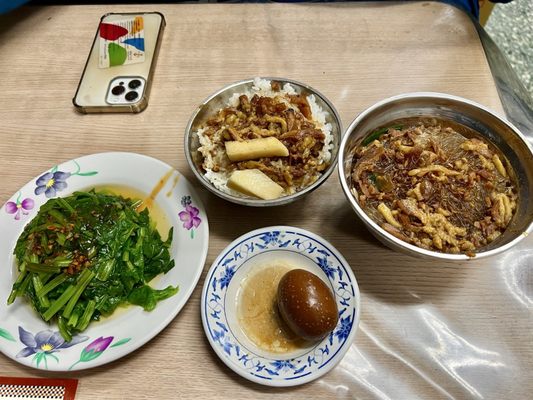 Jin Feng Braised Pork Rice by null