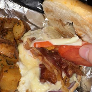 The Parkway - Inside the "Broadway Bagel" - Sports Bars Near Me - Worcester, Massachusetts